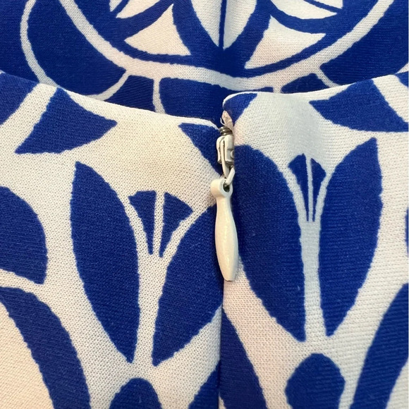 Just . . .Taylor Royal Blue and White Geometric Print Sleeveless Dress. Size 8. - Picture 13 of 13